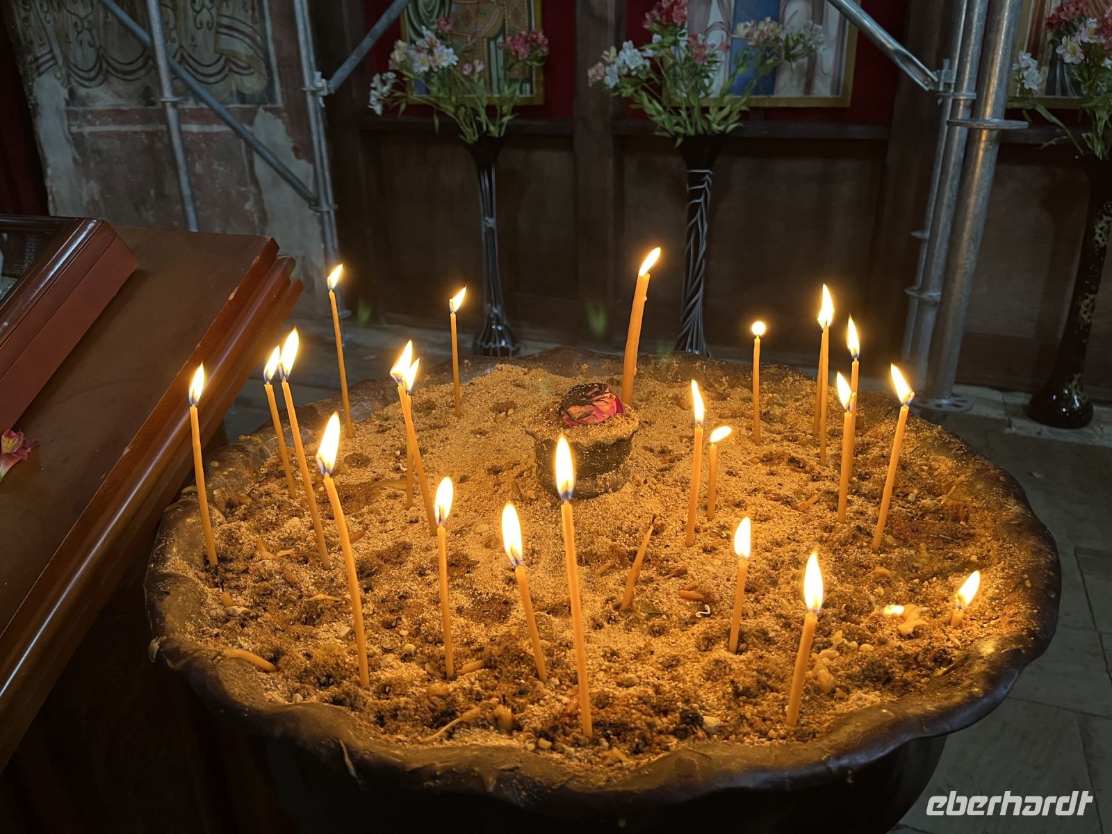 Kerzen, Gelati Kirche, Kutaisi, Georgien &ndash; &copy; Maria Feibig (Eberhardt TRAVEL)