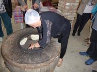 Brotbacken &ndash; &copy; Sabine Letzybyll (Eberhardt TRAVEL)