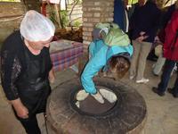 Brotbacken &ndash; &copy; Sabine Letzybyll (Eberhardt TRAVEL)