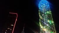 Alphabet Tower Batumi - bei Nacht &ndash; &copy; Cornelia Ritter (Eberhardt TRAVEL)