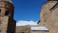 Georgien, Stepanzminda, Blick von der Gergetikirche &ndash; &copy; Ria Heilmann (Eberhardt TRAVEL)