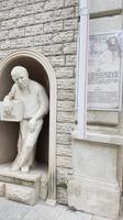Georgien, Kutaisi, Denkmal für den Fotografen Jlo Khakhiashwili &ndash; &copy; Ria Heilmann (Eberhardt TRAVEL)