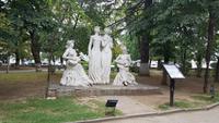 Georgien, Kutaisi, im Park Denkmal für Sängerinnen &ndash; &copy; Ria Heilmann (Eberhardt TRAVEL)