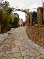 Beim Spaziergang durch Afionas &ndash; &copy; Cindy Streidt (Eberhardt TRAVEL)