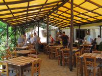 Essen in typischer Familientaverne &ndash; &copy; Laura Wonneberger (Eberhardt TRAVEL)