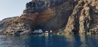 Bootsfahrt entlang der Küste von Santorin &ndash; &copy; Jacob Spangenberg (Eberhardt TRAVEL)