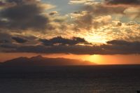 Sonnenaufgang von Kamari aus &ndash; &copy; Martin Gruhle (Eberhardt TRAVEL)