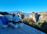 Meteora-Felsen - Kloster der heiligen Dreifaltigkeit (unsere Reisefreunde...) &ndash; &copy; Katrin Deutschbein (Eberhardt TRAVEL)