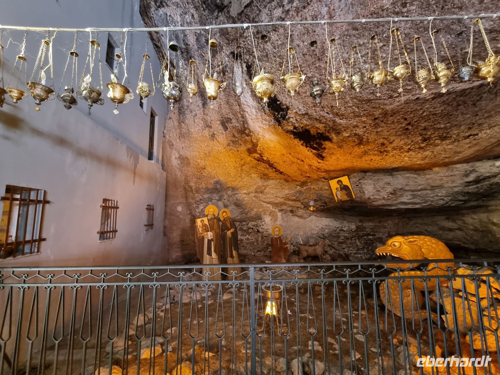Kloster Mega Spileo - Höhle  &ndash; &copy; Katrin Deutschbein (Eberhardt TRAVEL)