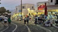 Santorin: abendl.Straßenszene in Thira &ndash; &copy; Wolf-Rüdiger Meyer (Eberhardt TRAVEL)