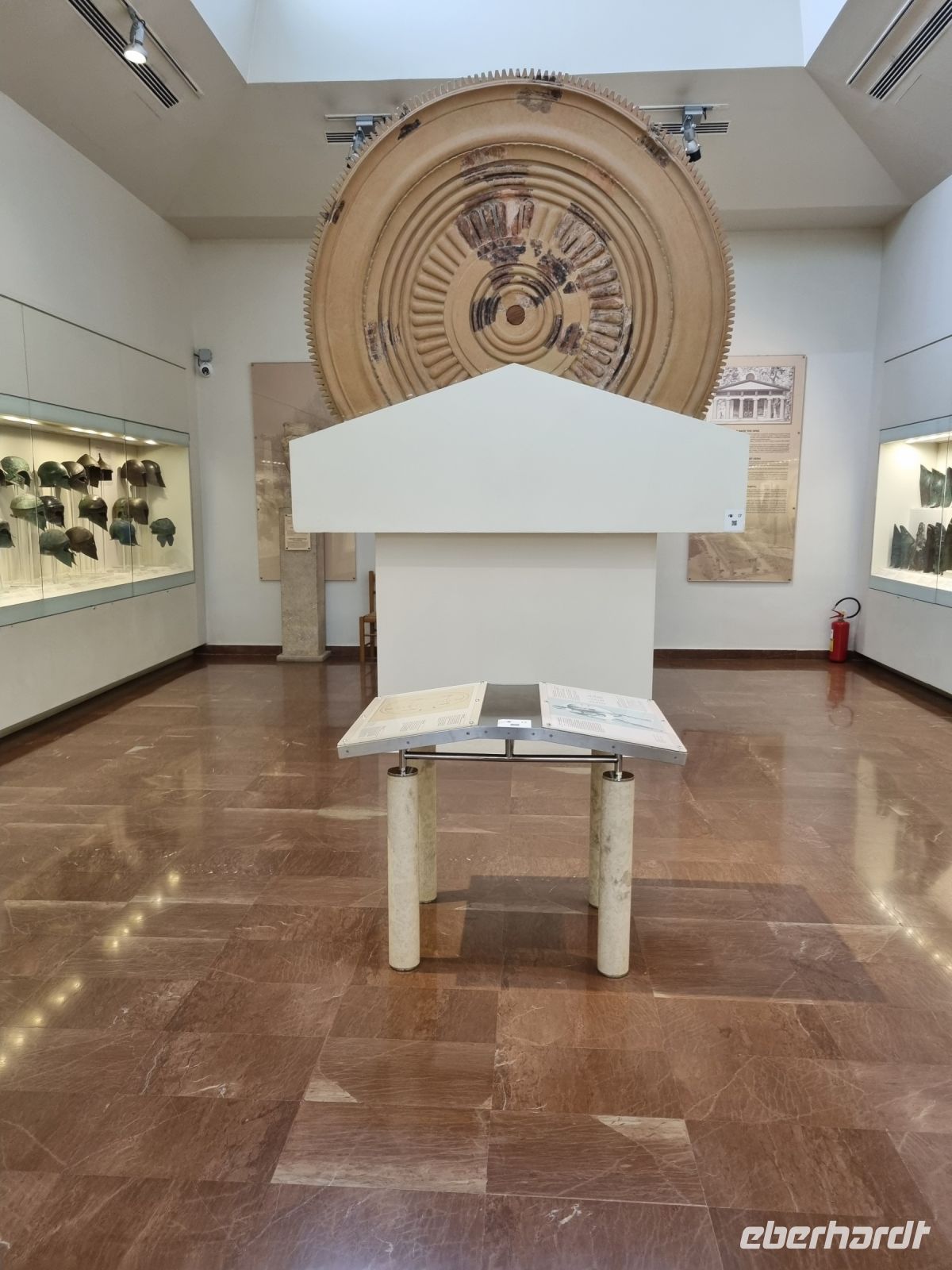 Olympia - Museum (Tönerner Scheibenakroter vom Heratempel) &ndash; &copy; Katrin Deutschbein (Eberhardt TRAVEL)