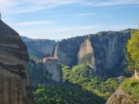 Meteora-Felsen - Kloster der heiligen Barbara Roussanou  &ndash; &copy; Katrin Deutschbein (Eberhardt TRAVEL)