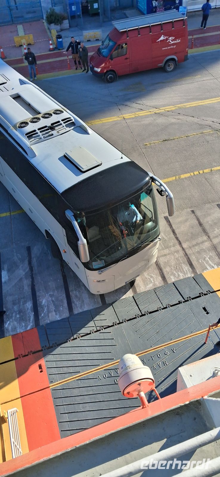 Unser Bus -Fähre nach Ägina &ndash; &copy; Georg Berger (Eberhardt TRAVEL)