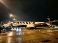 Mit Verspätung geht es im Regen los  &ndash; &copy; Simone Willner (Eberhardt TRAVEL)