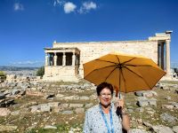 Unsere Reiseleiterin Kula auf der Akropolis &ndash; &copy; Simone Willner (Eberhardt TRAVEL)