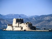 Festung Bourtzi im Hafen von Nafplio