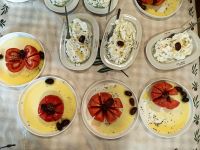 Tomaten, Oliven und Tzatziki, alles hausgemacht und aromatisch