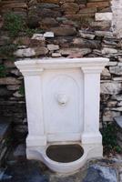 093. Brunnen in Pirgos &ndash; &copy; Sophie Hof (Eberhardt TRAVEL)