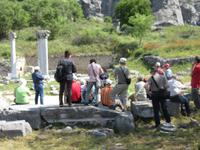  Vor Basilika A in Philippi &ndash; &copy; Peter Rudolph (Eberhardt TRAVEL)