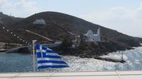 Fährüberfahrt nach Santorini - Zwischenstopp auf Ios &ndash; &copy; Petra Sauer (Eberhardt TRAVEL)