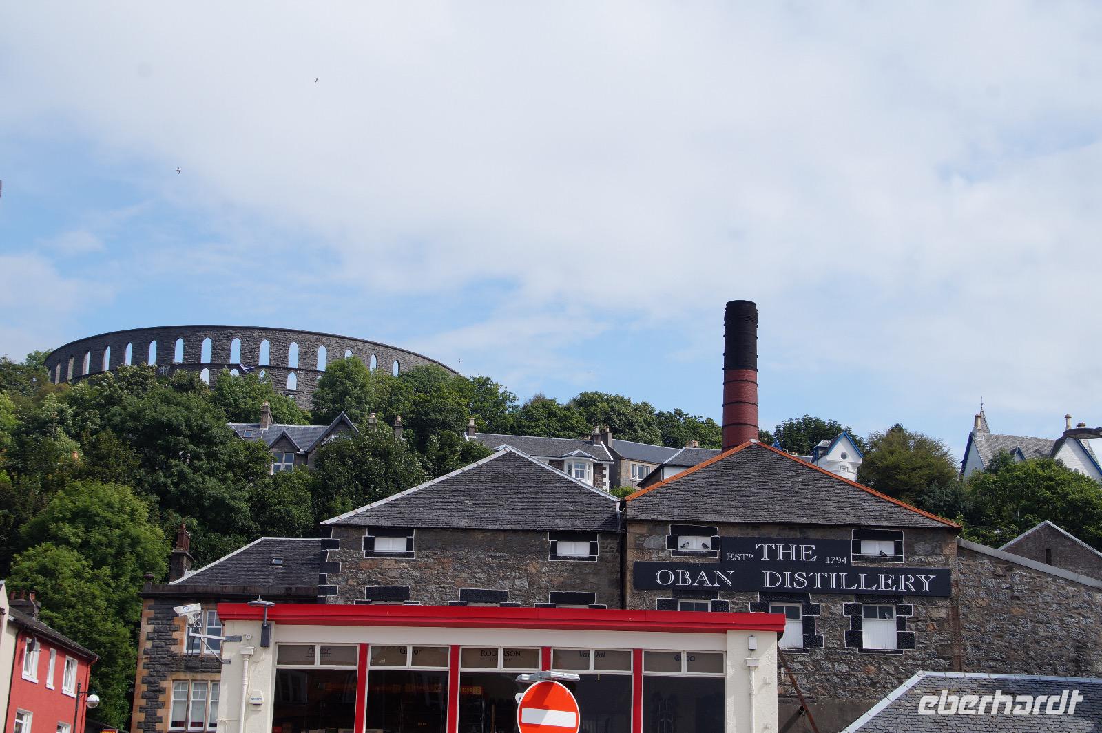 McCaig's Tower und Oban Destillery &ndash; &copy; Andreas Böcker (Eberhardt TRAVEL)