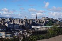 Blick von Calton Hill auf Altstadt und Burg