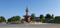 20230614 084118 Terrakottabrunnen vor dem Peoples Palace &ndash; &copy; Marlies Thrum (Eberhardt TRAVEL)