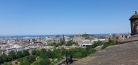 20230616 152424Blick vom Castle zum Calton Hill &ndash; &copy; Marlies Thrum (Eberhardt TRAVEL)