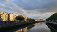 20230718 204619 Dublin- die Liffey am Abend &ndash; &copy; Marlies Thrum (Eberhardt TRAVEL)