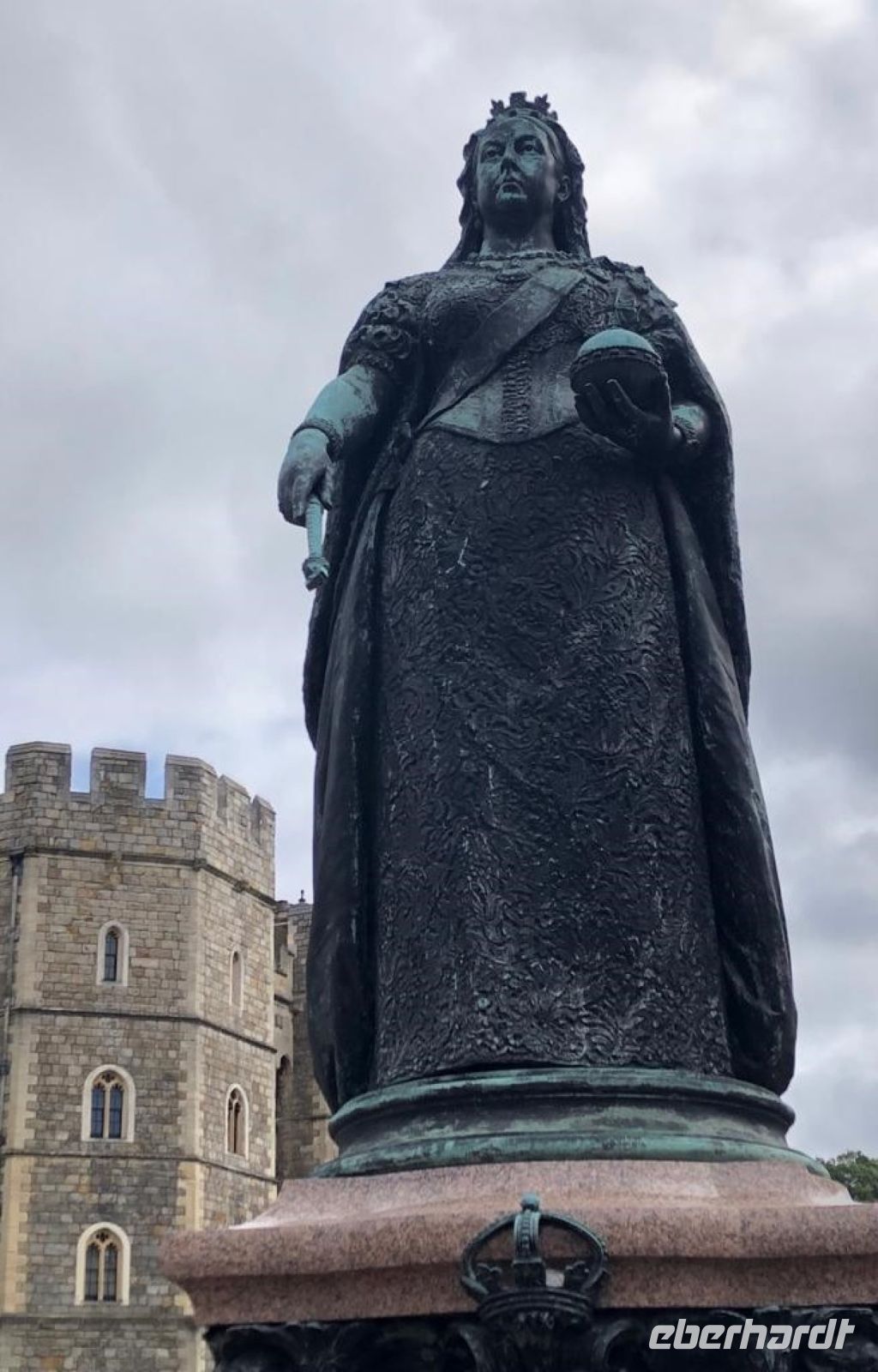 Windsor - Queen Victoria Statue &ndash; &copy; Burkhard Herpich (Eberhardt TRAVEL)