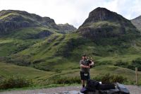 239 Piper im Glen Coe &ndash; &copy; Konrad Füssel (Eberhardt TRAVEL)