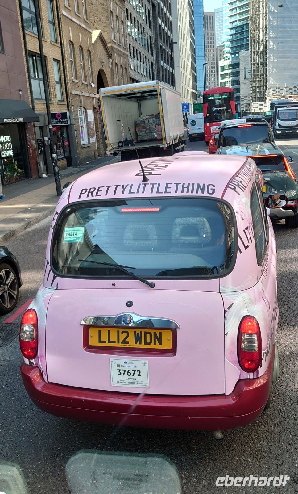 Pretty Little Thing in Pink.JPG &ndash; &copy; Burkhard Herpich (Eberhardt TRAVEL)