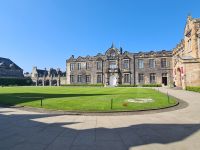 Tag 9 - Schottland - St Andrews - Universität.jpg &ndash; &copy; Jana Wessendorf (Eberhardt TRAVEL)