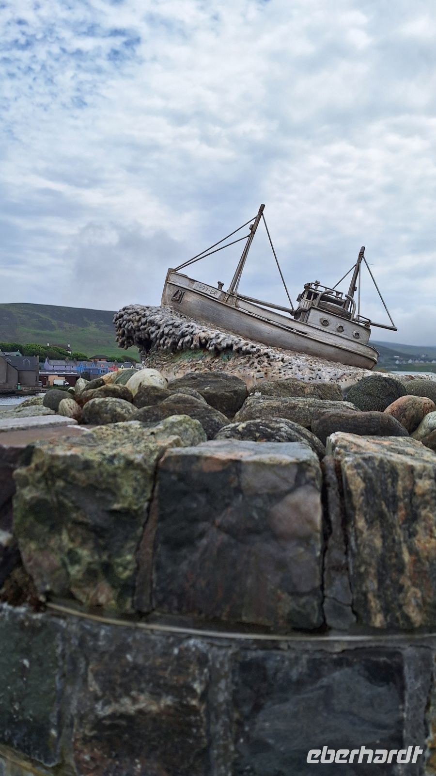 Scalloway: Shetland Bus Memorial &ndash; &copy; Sinah Witzig (Eberhardt TRAVEL)