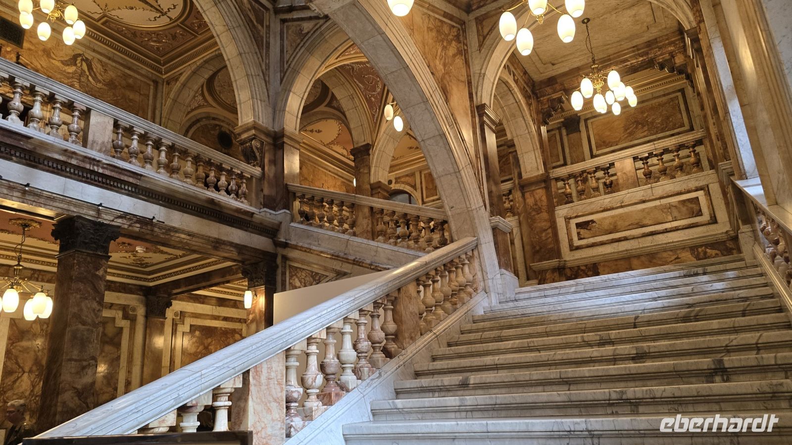 Im Glasgower Rathaus  &ndash; &copy; Marlies Thrum (Eberhardt TRAVEL)