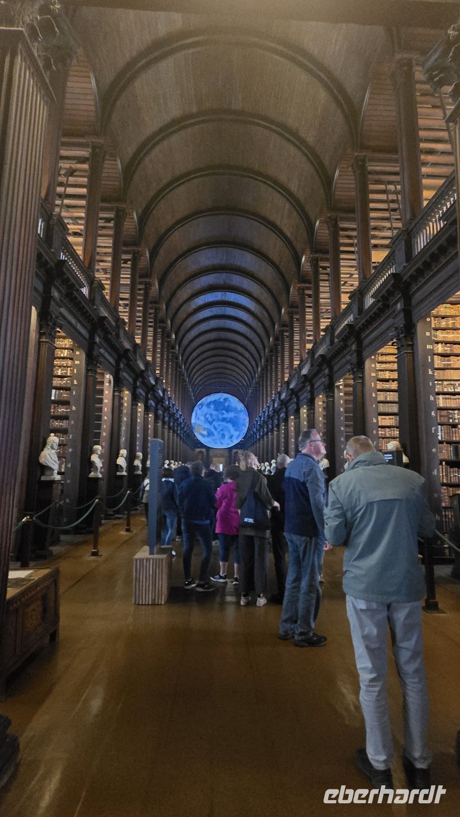 Book of Kells- die Bibliothek &ndash; &copy; Marlies Thrum (Eberhardt TRAVEL)