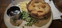 Lecker Steak Ale Pie im Pub &ndash; &copy; Marlies Thrum (Eberhardt TRAVEL)