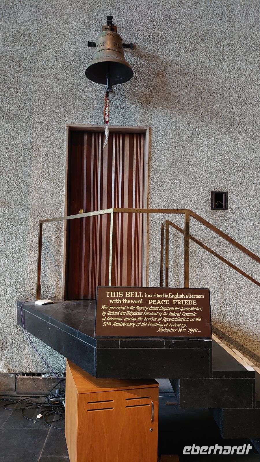 66 Die Glocke - ein Geschenk von Richard von Weizsäcker, Coventry &ndash; &copy; Burkhard Herpich (Eberhardt TRAVEL)