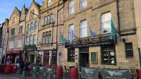 Pubs am Grassmarket &ndash; &copy; Marlies Thrum (Eberhardt TRAVEL)