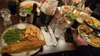 zünftig Essen im Beehive Inn