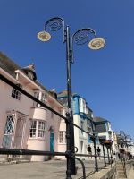 Südengland, Lyme Regis, Straßenlaternen mit Ammoniten 
