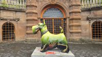 Scottie vor der Nekropolis in Glasgow
