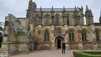 vor der Rosslyn Chapel
