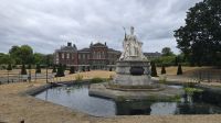 Queen Victoria vor dem Kensington Palast &ndash; &copy; Marlies Thrum (Eberhardt TRAVEL)
