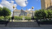 vor den Houses of Parliament &ndash; &copy; Marlies Thrum (Eberhardt TRAVEL)