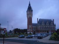 Eine kleine von Kersten ausgegebene Runde um das Rathaus von Calais &ndash; &copy; Norbert Binder (Eberhardt TRAVEL)
