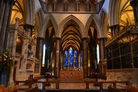092 Salisbury Cathedral, Altar &ndash; &copy; Konrad Füssel (Eberhardt TRAVEL)