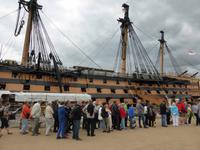 Portsmouth - Gruppe möchte in die HMS Victory &ndash; &copy; Claudia Bernhardt (Eberhardt TRAVEL)