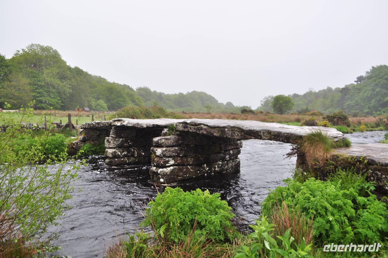 Clapper Bridge bei Postbridge im Dartmoor &ndash; &copy; Martin Büchner (Eberhardt TRAVEL)