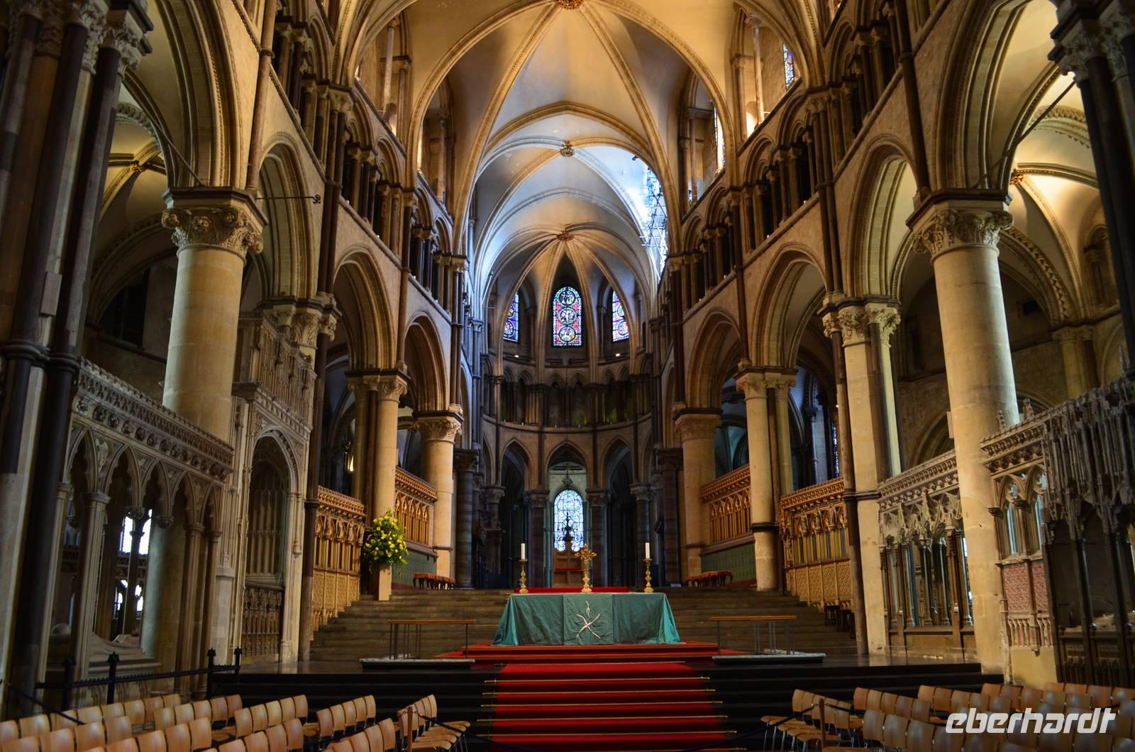 012 Canterbury Cathedral, Chor mit Altar &ndash; &copy; Konrad Füssel (Eberhardt TRAVEL)